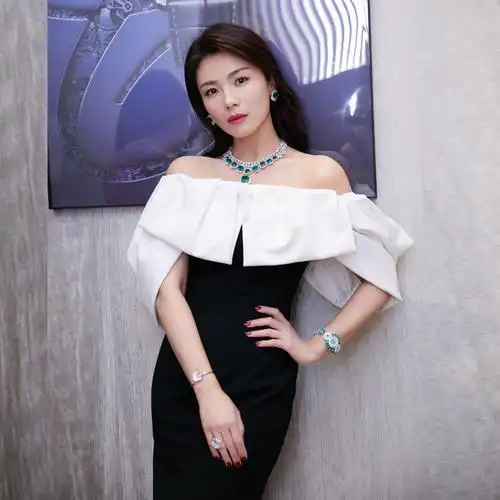 刘涛明星同款拼接一字连衣裙女神范轻奢小众宴会连衣裙