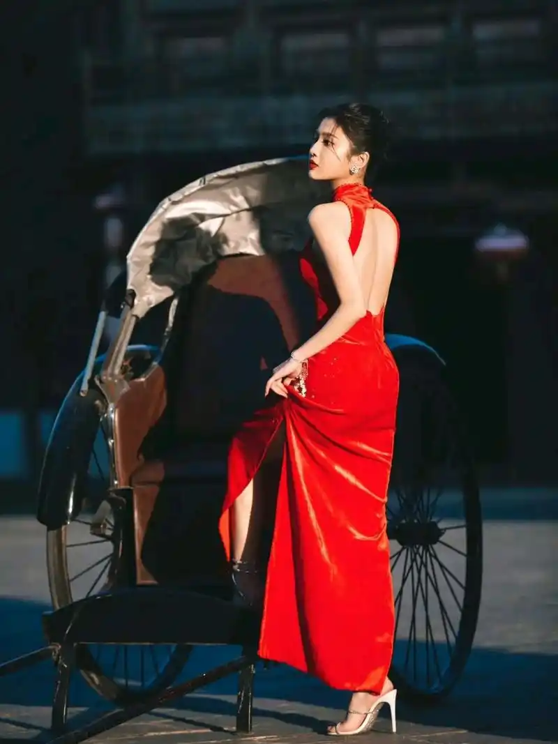 张慧雯红色旗袍造型氛围感十足#动态优创月# #娱乐明星# #惊艳瞬间