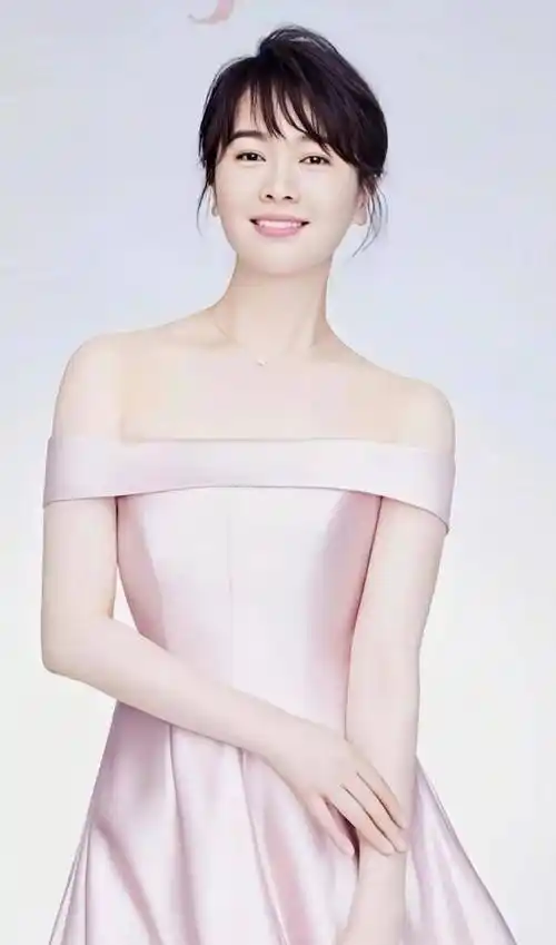 真乃人间尤物!46岁左小青饱满性感,着实迷人啊!_身材_