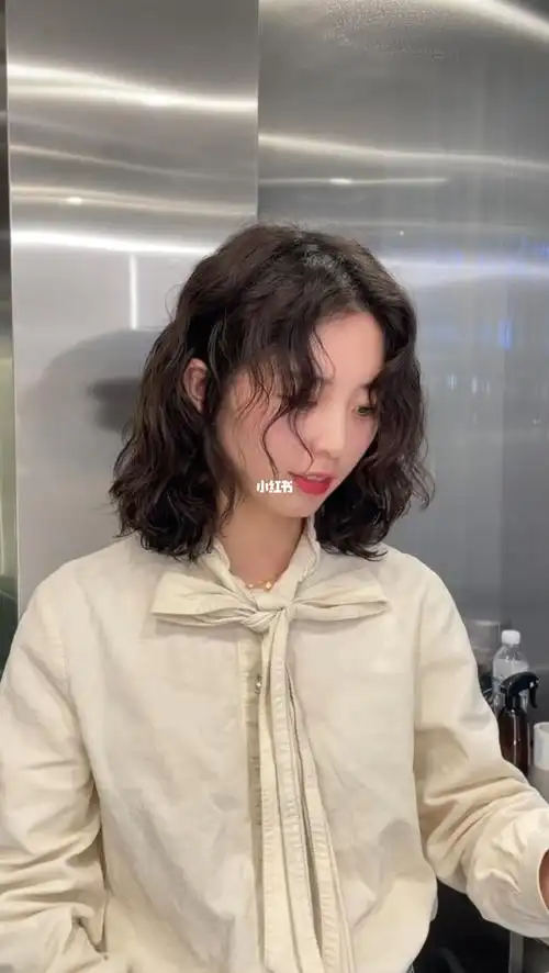 适合秋冬的烫发发型推荐法式慵懒卷发