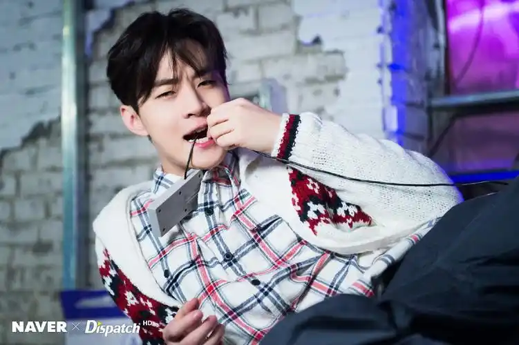 我想要刘宪华的高清电脑壁纸姐妹们能办到吗