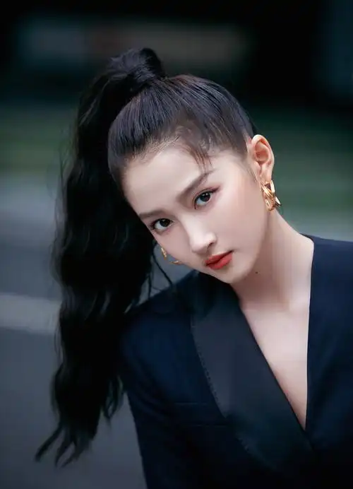 远洋冒险肆意驰骋与关晓彤魏大勋一同领略maxmara2020秋冬浪漫航程