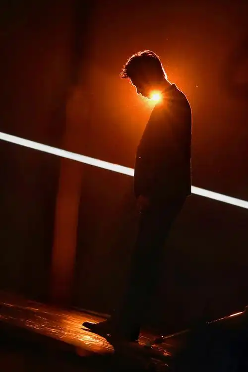 肖战黑白光影系列西装大片,高级感质感绝了