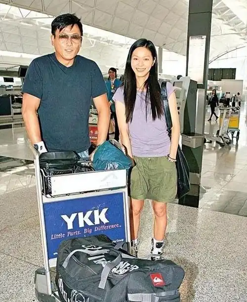 渣了滕丽名9年和小20岁女大学生的魏俊杰他的下场令人唏嘘