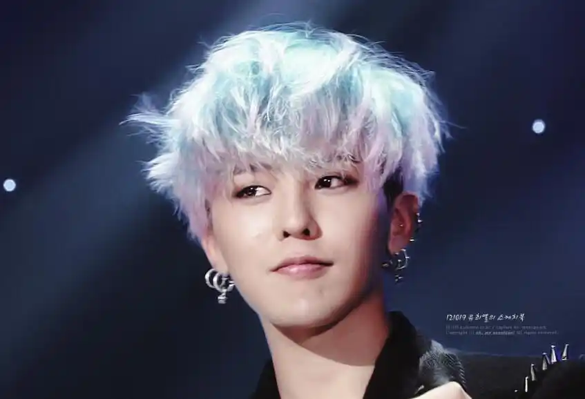 "百变男神"权志龙,他的五种发型你喜欢哪一种?我猜最后一图!