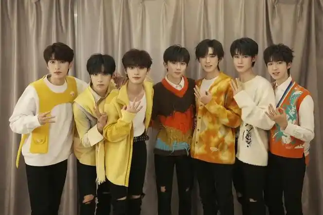 时代少年团四周年快乐未来也继续发光吧