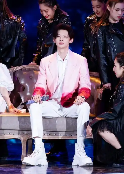 金晨小鬼rap版偏爱##小鬼把红霞穿在身上