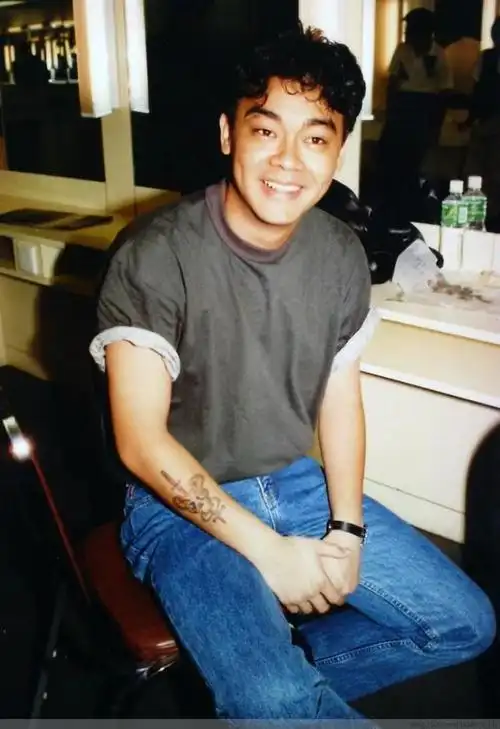 回顾:香港6位男演员,岁月不饶人,曾英俊小伙子如今都成老爷爷