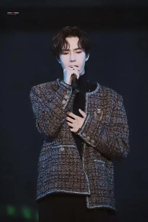 191102 陈情令南京演唱会 @uniq-王一博 cr:logo