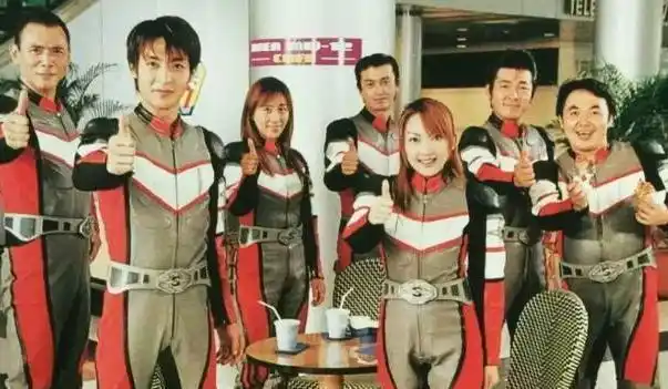 奥特曼四组把人看哭的对比图超级胜利队多年后再聚首