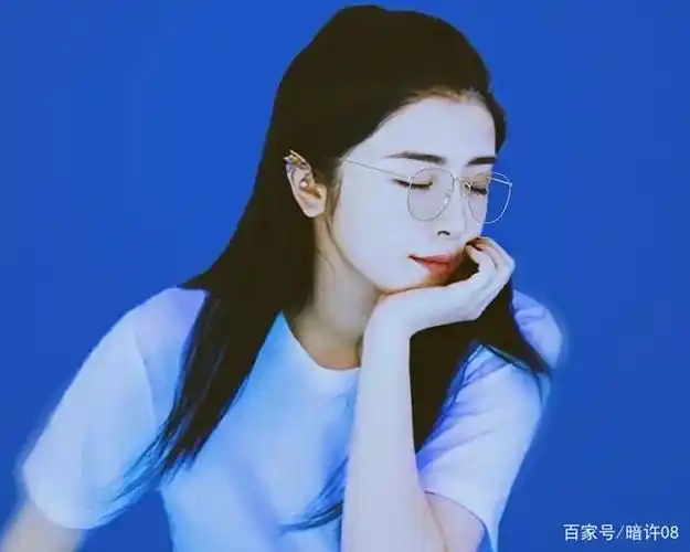 真服了the9女团,什么样都很美,当我看到陆柯燃戴眼镜:我为你乱了
