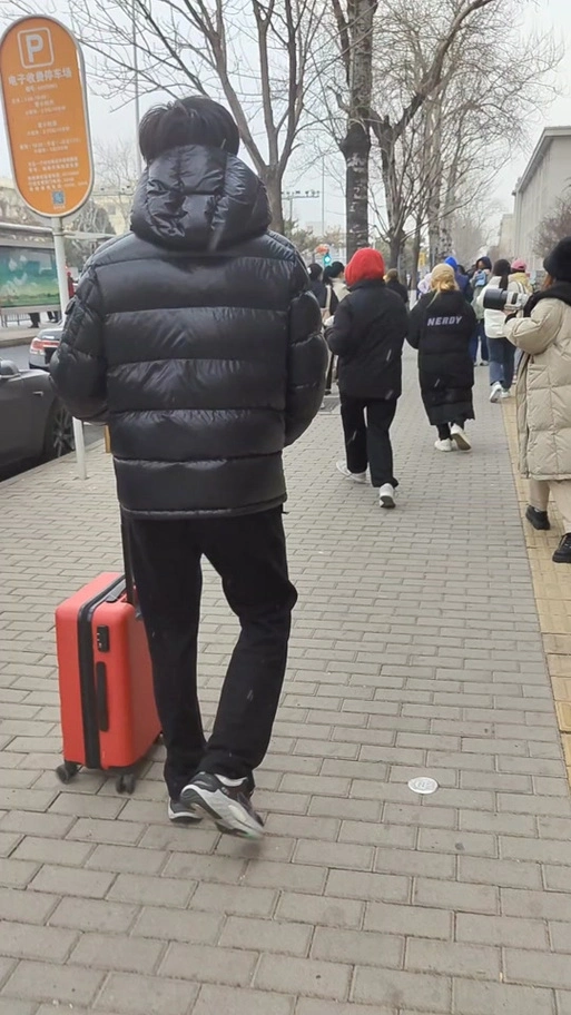 王楚钦发的背影照是什么意思 - 抖音