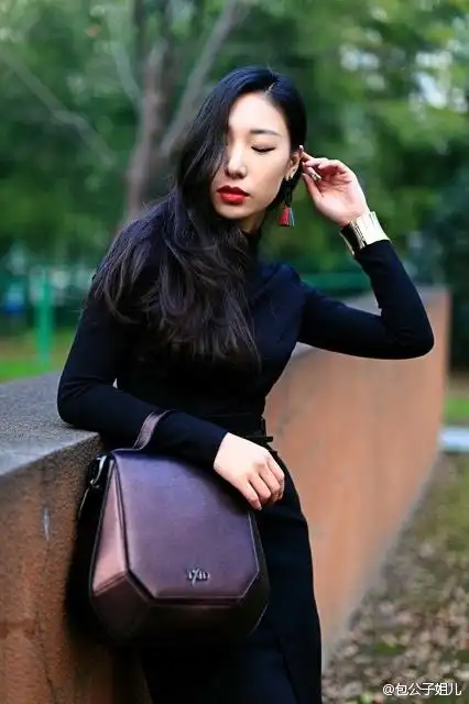 不再只比剪刀手博主教你拍照凹造型