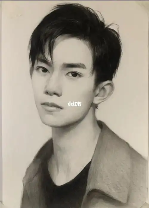 画了一张王源大家帮我看一下像不像王俊凯