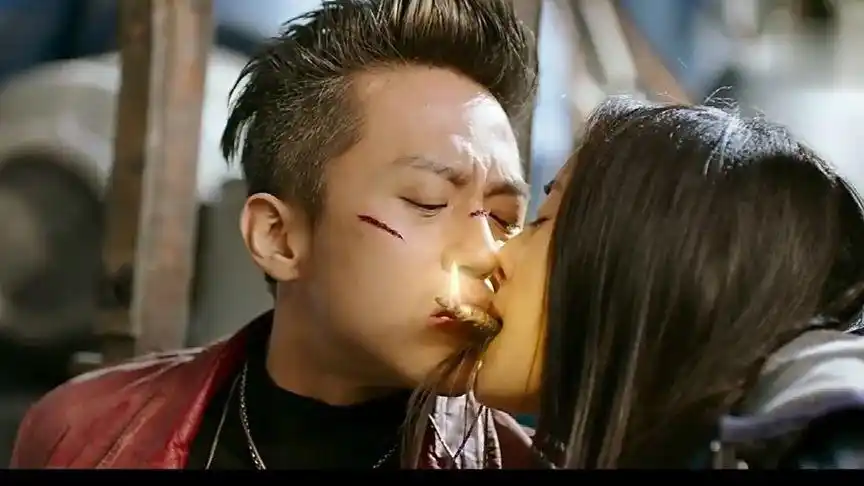 邓超杨幂舌头点打火机激情瞬间  不得不说邓超多么机智