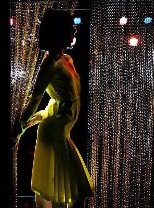 r这座独一无二的夜店竟能把裸舞玩成了女体艺术看后男炸裂女变弯