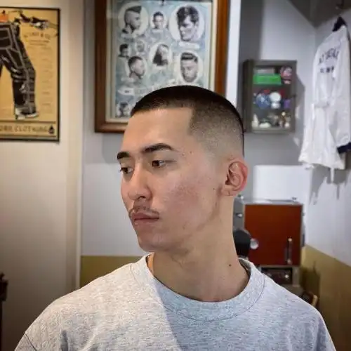 男士发型别乱剪最帅还是周边铲短清爽百变真精神