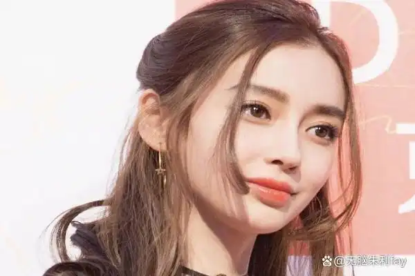 两侧留两缕头发叫什么