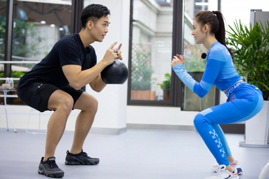 【夫靓子】张丰毅和李若彤组成健身cp 冻龄的秘诀就藏在这篇文章中