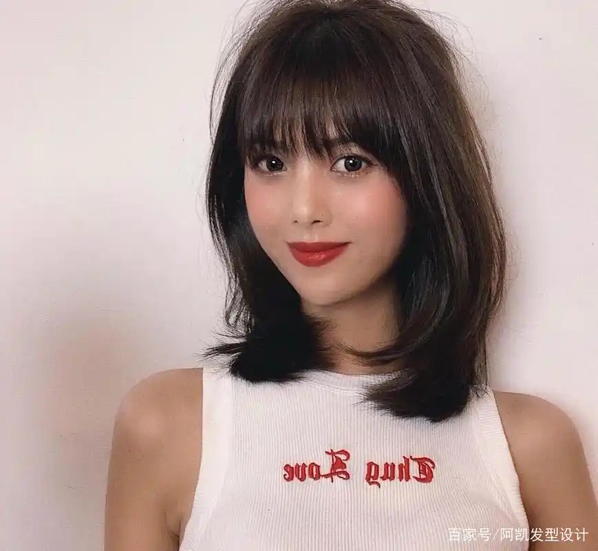 2022年女生都爱剪的锁骨发碎发发型,百搭减龄瘦脸显气质,洋气
