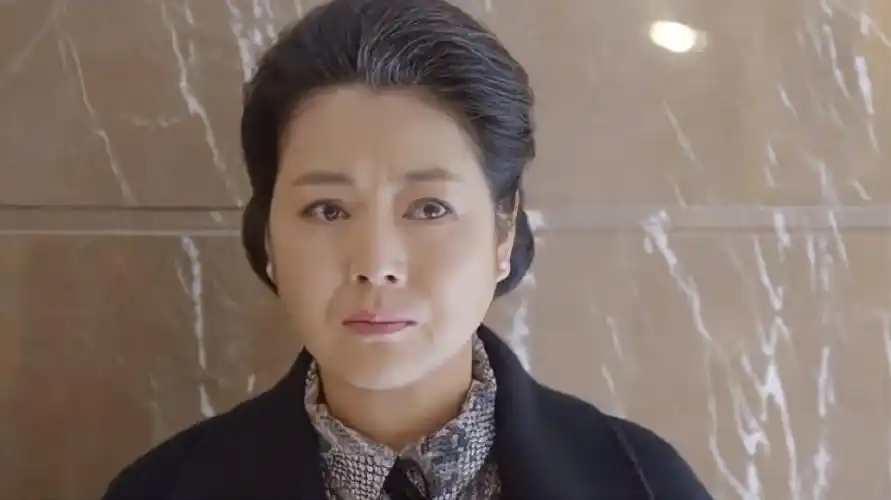 黄大妮母亲偷偷领结婚证富豪儿子和儿媳怒了坚决不同意