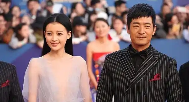 在大家看来,董子健和孙怡的姻缘并不被认为是门当户对.