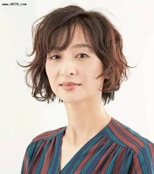 50岁白发太多适合什么发型试试这三种方法时尚减龄又显气质