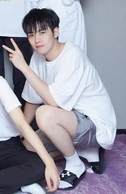 收集任豪小猪妹的漂亮腿腿