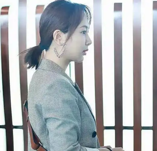 原创杨紫挑战视觉中国摄影师被拍成高小琴鼻子下巴动刀明显