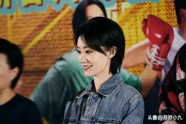 张小斐现身机场,网友惊叹:飒爽女主回归复仇了