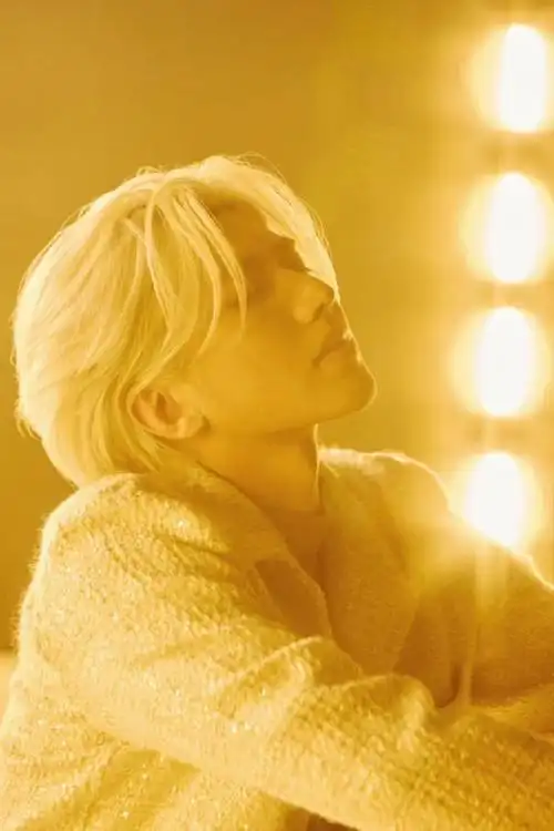 蔡徐坤逆光侧颜##蔡徐坤闭眼侧颜照