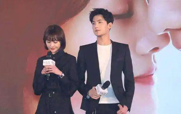 杨洋回应郑爽抽烟,只说了短短八个字