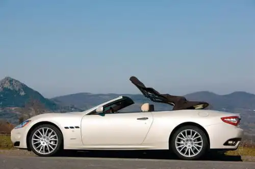 玛莎拉蒂grancabrio(玛莎拉蒂旗下的四座敞篷跑车)_石塘网