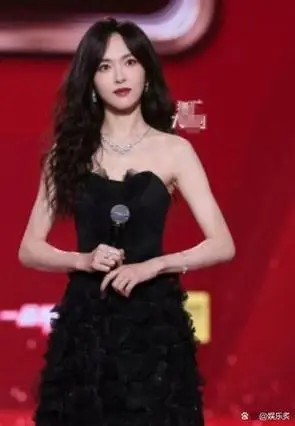 年度盛典这一夜蒋欣气质超绝唐嫣颜值惊艳繁花剧组同框