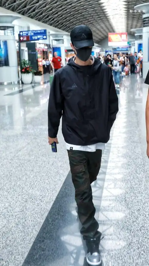 【王一博机场照】2019.09.22成都飞北京