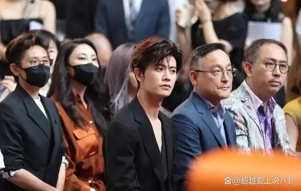 近期,有一段关于任嘉伦在《向往的生活》中对友情的质疑以及黄磊,何炅