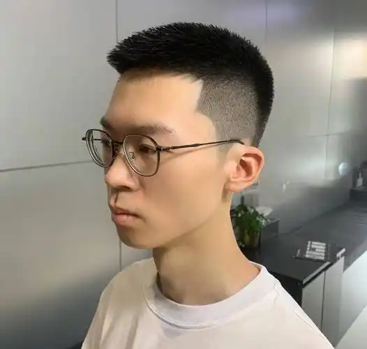 适合20岁以上男生的发型,硬朗有型,剪完帅气有气质_刘海_头发_造型