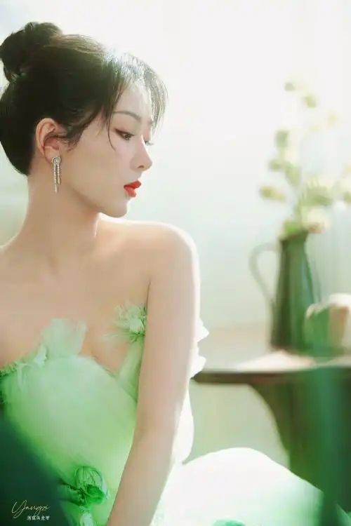 杨紫绿色抹胸纱裙##杨紫长相思