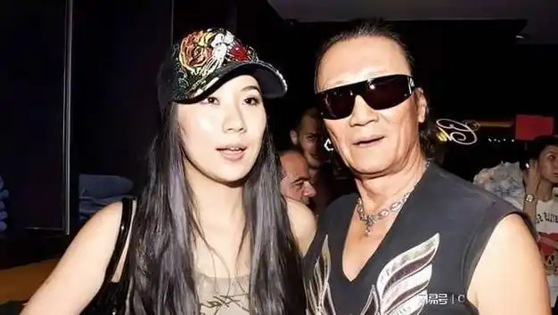 谢贤不愧是四爷一个鞠躬化解仇恨力挺张柏芝两千万分手费