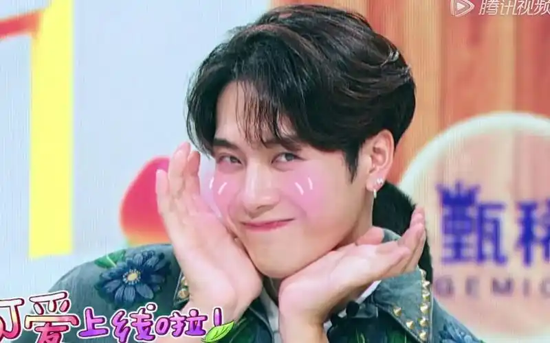 王嘉尔笑掉头王大佬成长史怎么会有这么可可的男孩拜托了冰箱