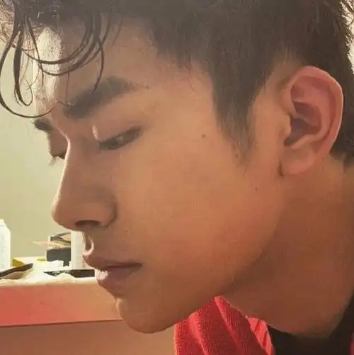 易烊千玺的头像合集