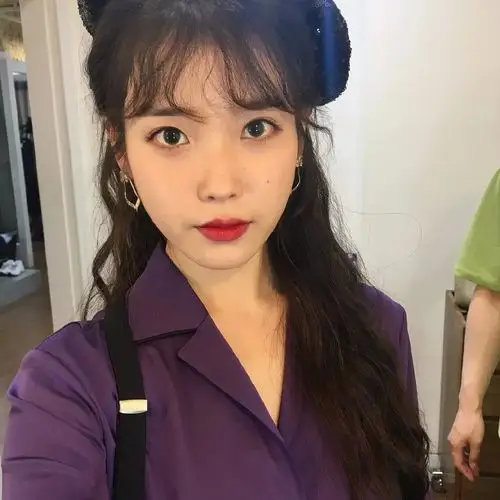 来自性感百变的崔雪莉,简单清晰的纹理卷也有能不同的风格.