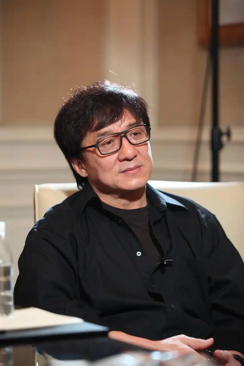 成龙为什么喜欢贬低李小龙?除了羡慕,背后的不甘才是关键