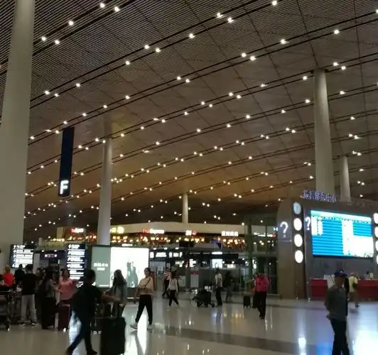 北京首都机场t3航站楼足够大,在这里领取登机牌