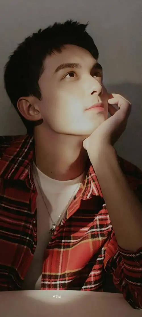 吴磊拍立得随拍三宫格##吴磊的12月拍立得小记