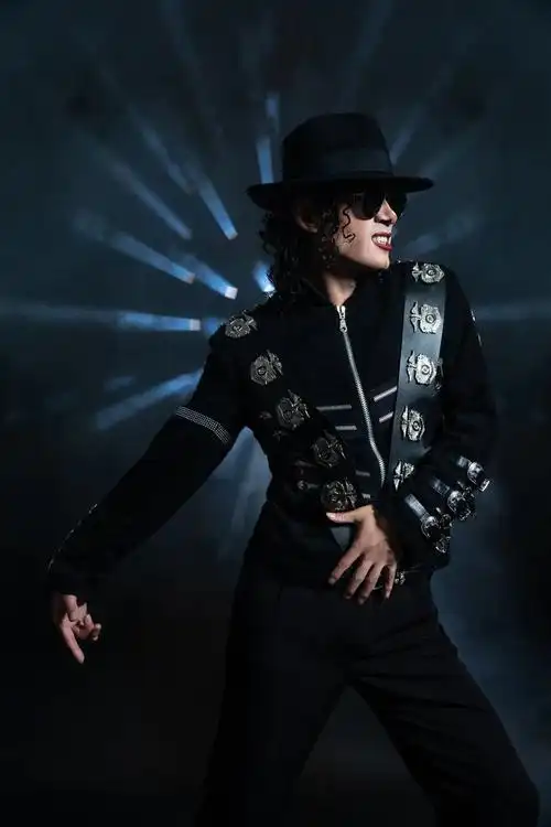 迈克尔杰克逊蔡军:模仿至极致,人生即舞台