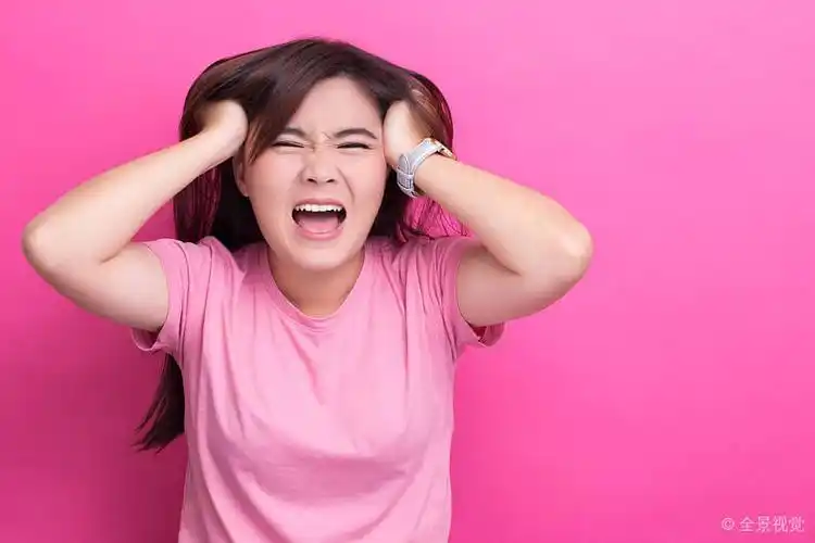 愤怒_女人_叫_室外_拉拽_头发_图片大全—全景创意图库(quanjing.