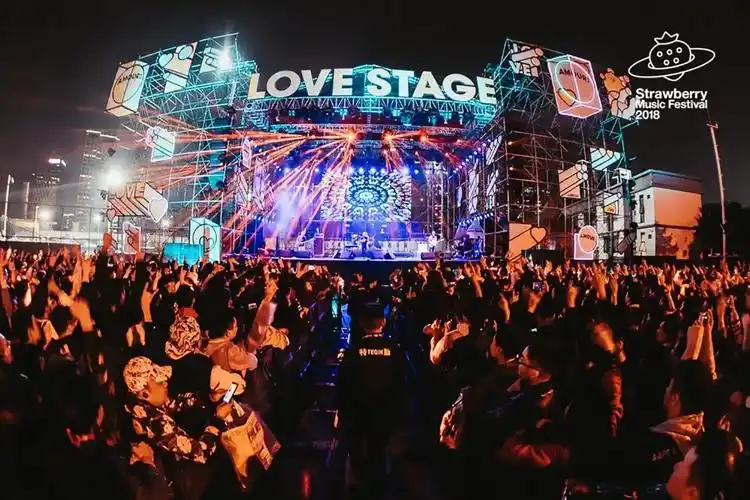 现场的你是否玩得尽兴阔别两年后重返鹏城的草莓音乐节却依然挡不住