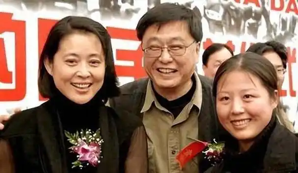 王文澜与倪萍离婚弃生病儿子被骂18年今71岁一人生活