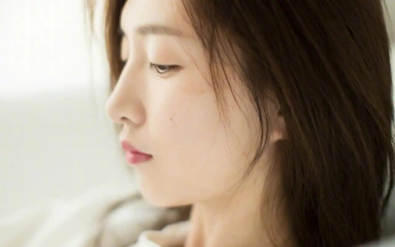 江疏影慵懒居家写真图片桌面壁纸